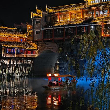 Fenghuang Memory Linjiang Inn Екстериор снимка