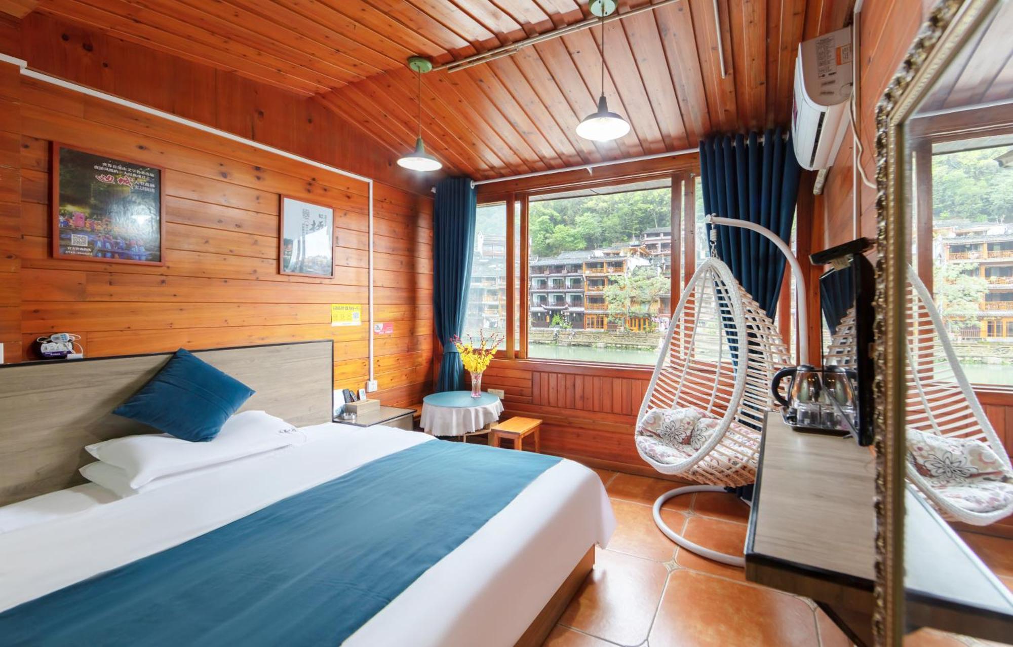 Fenghuang Memory Linjiang Inn Екстериор снимка