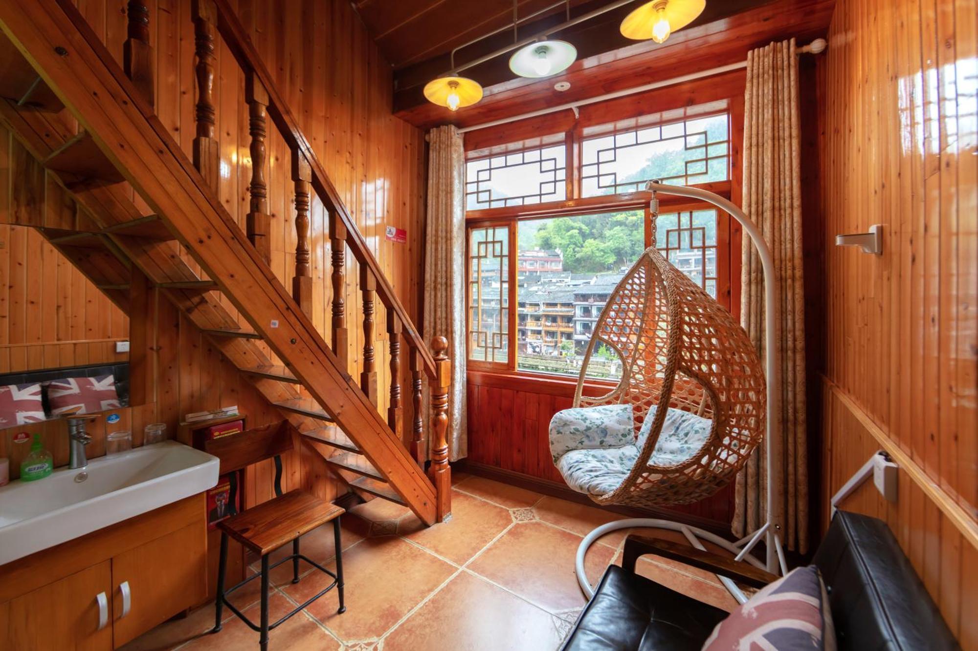 Fenghuang Memory Linjiang Inn Екстериор снимка