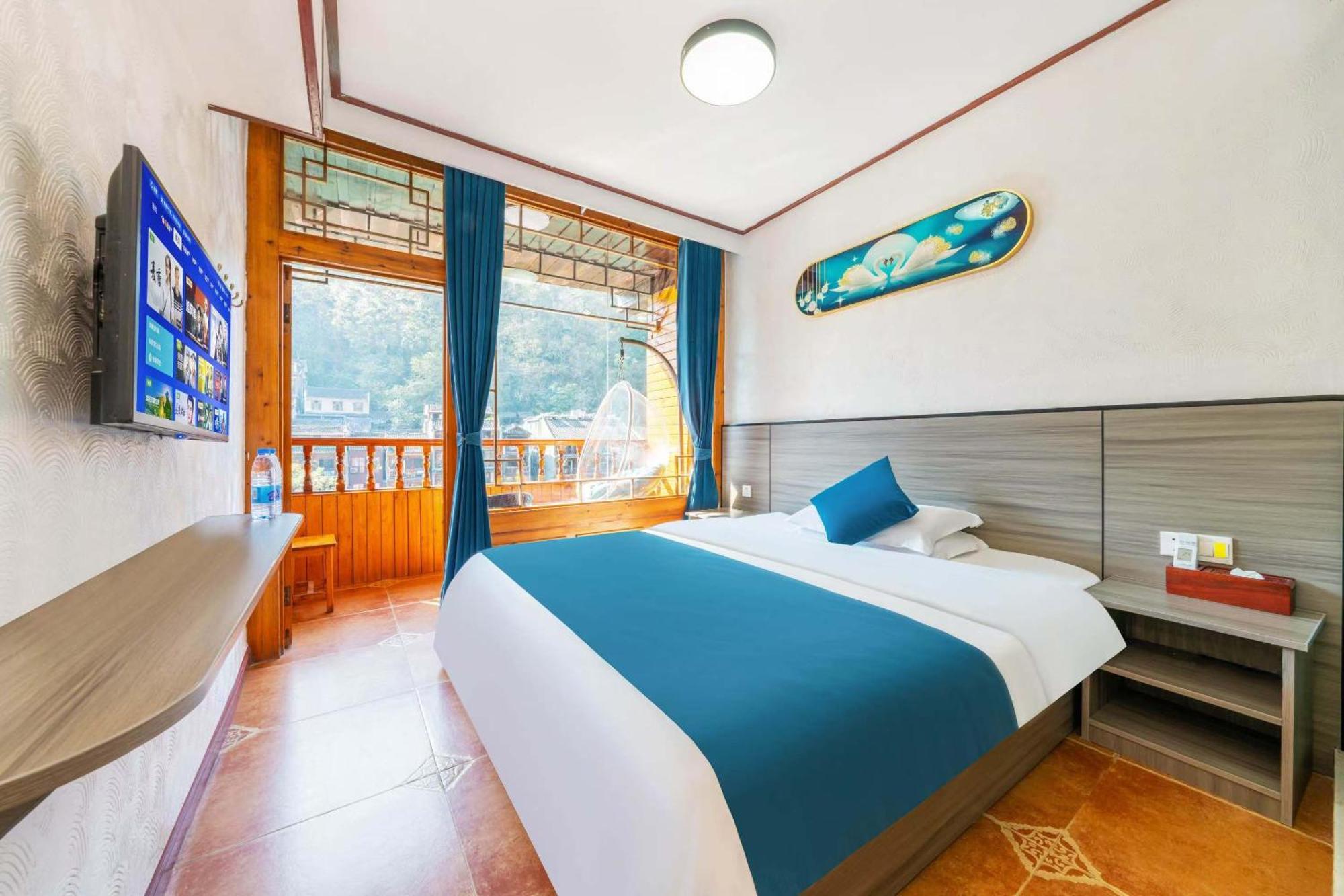 Fenghuang Memory Linjiang Inn Екстериор снимка