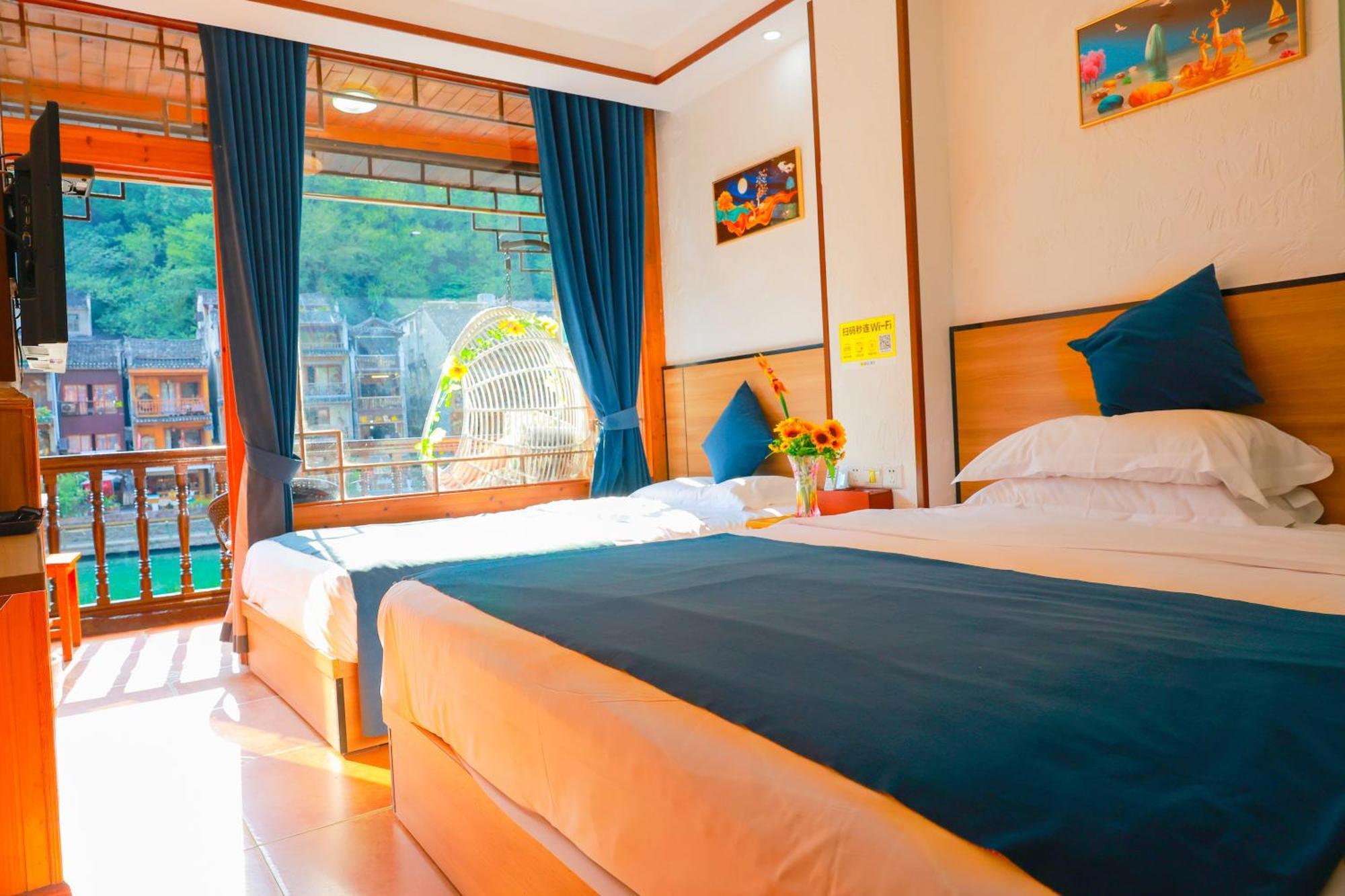 Fenghuang Memory Linjiang Inn Екстериор снимка