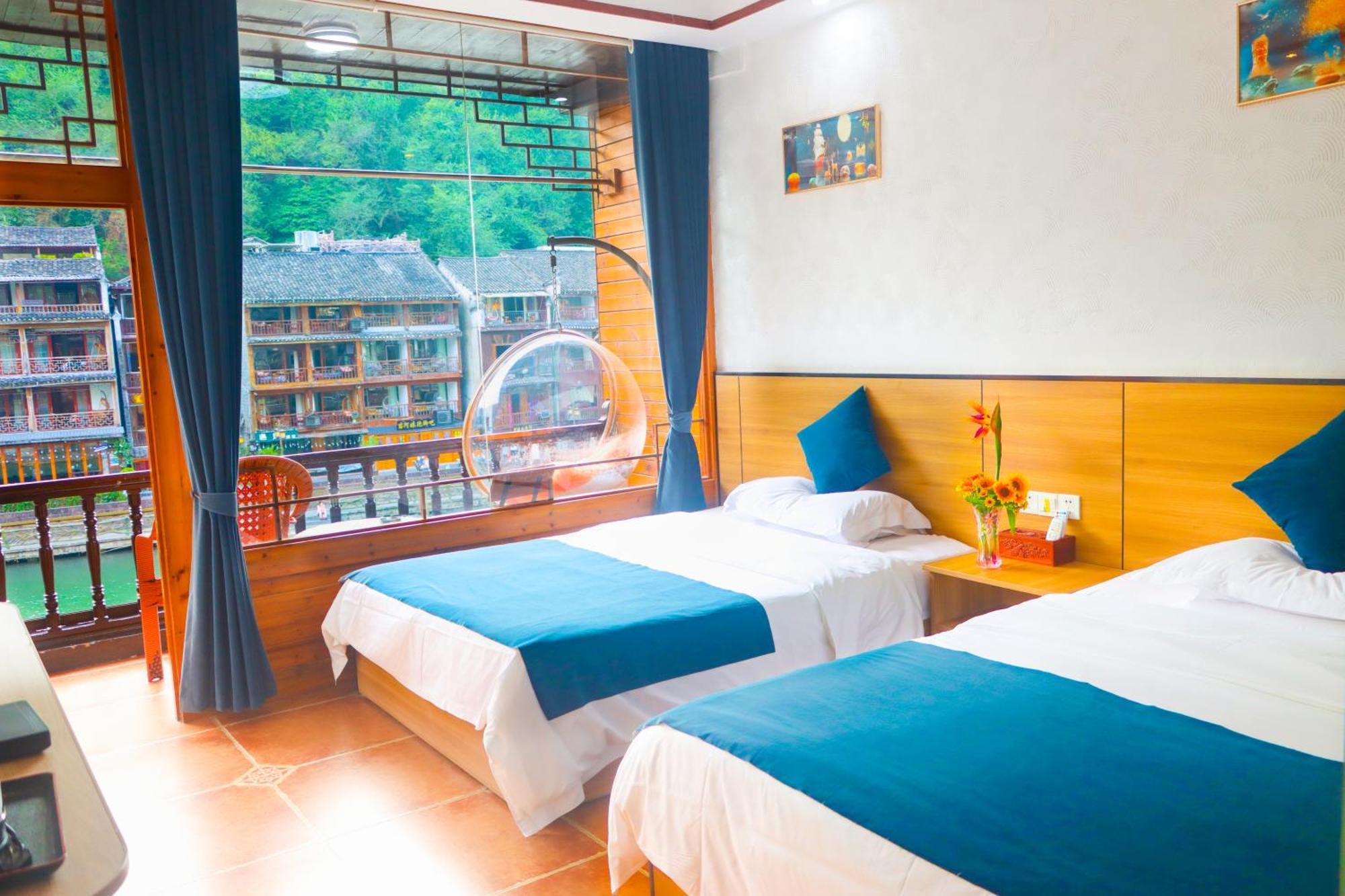 Fenghuang Memory Linjiang Inn Екстериор снимка