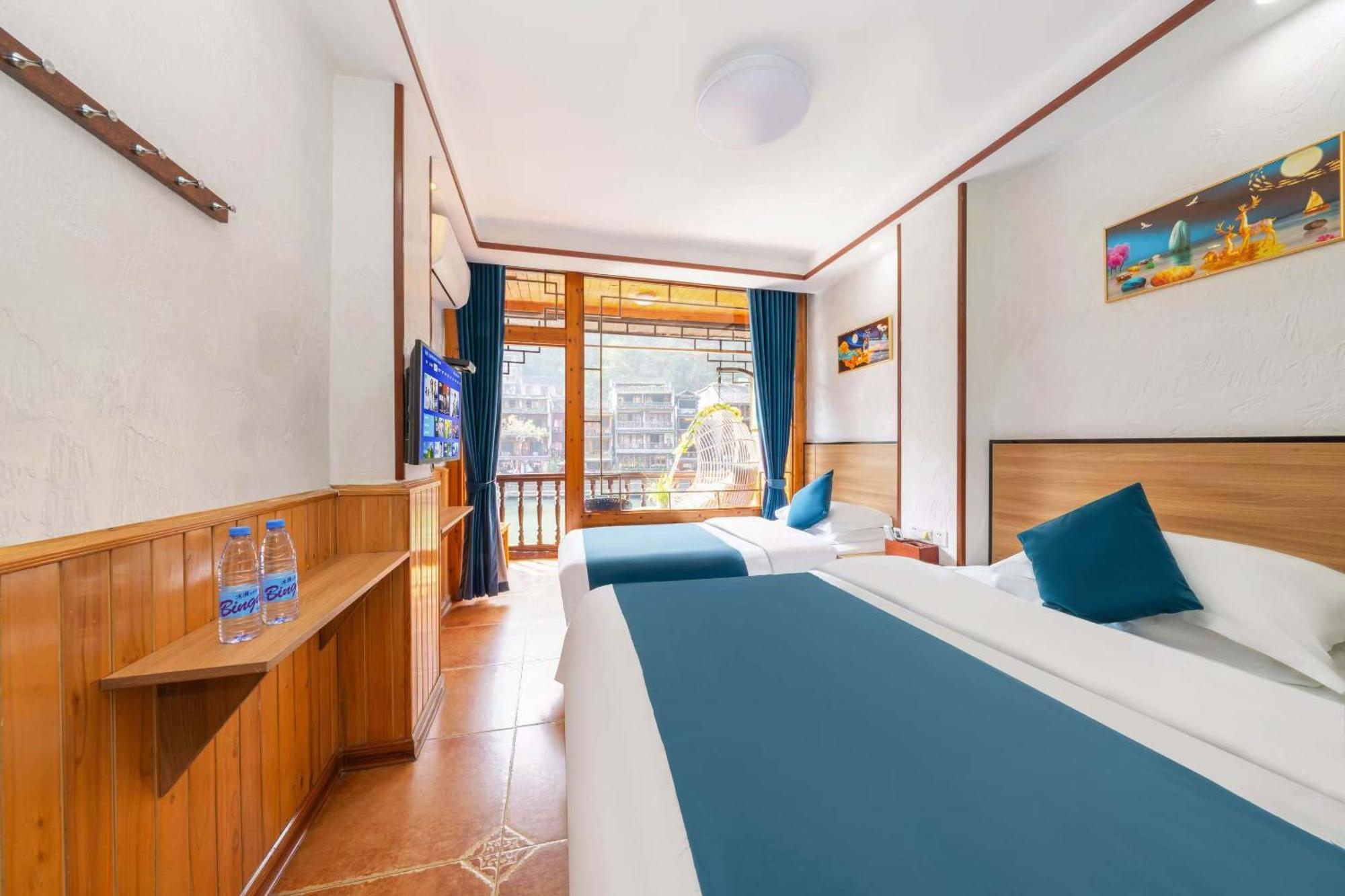 Fenghuang Memory Linjiang Inn Екстериор снимка