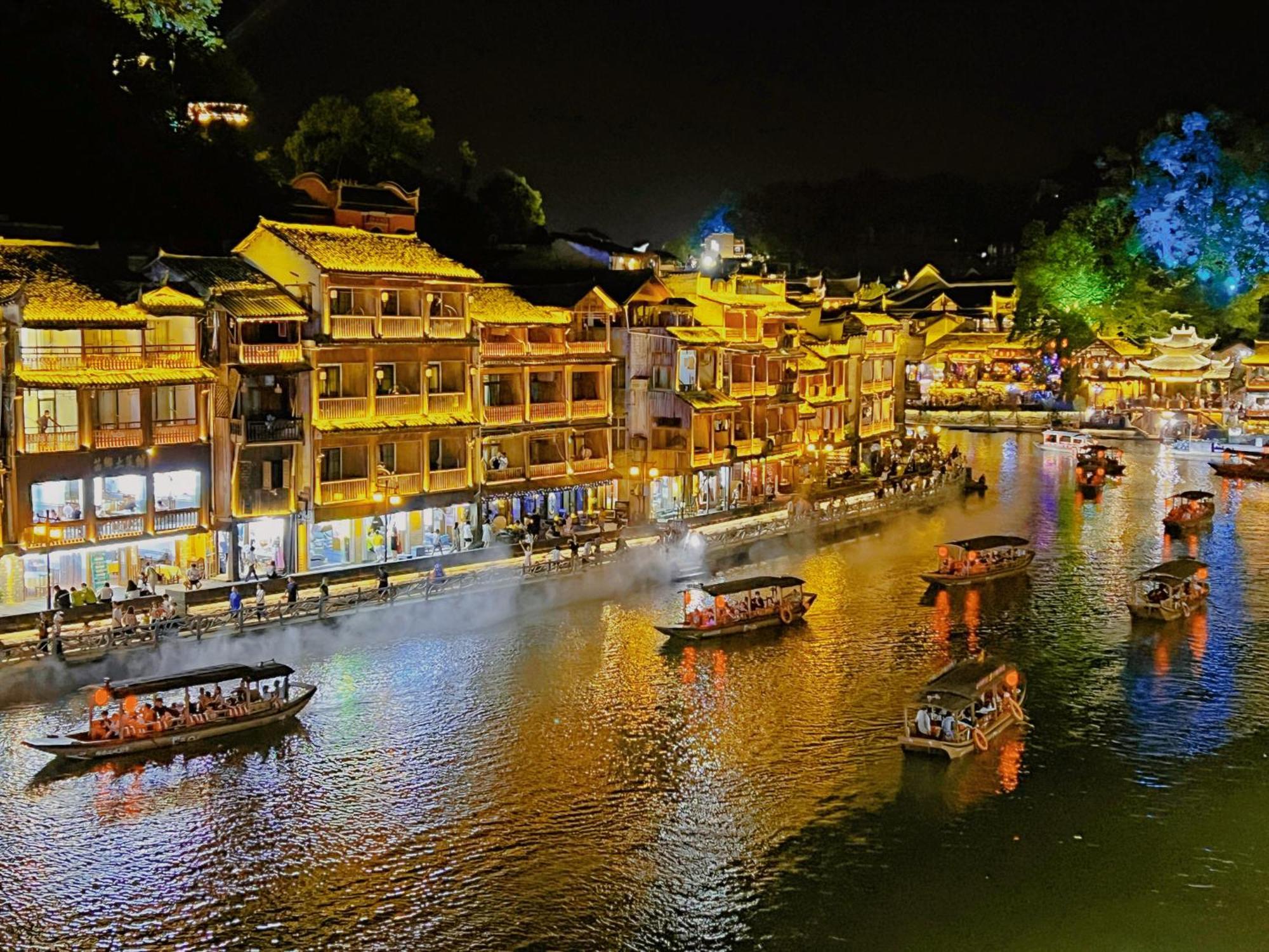 Fenghuang Memory Linjiang Inn Екстериор снимка