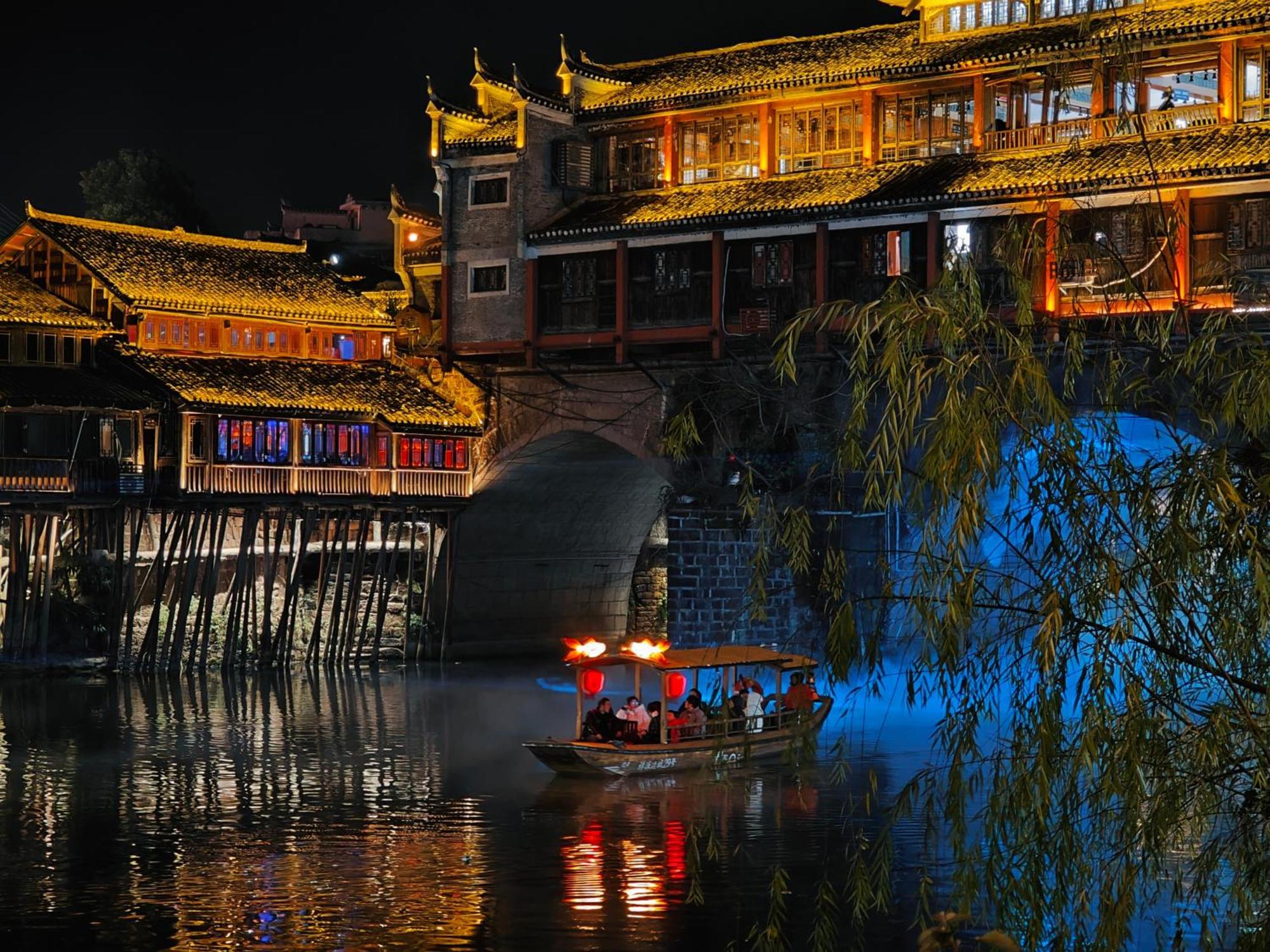 Fenghuang Memory Linjiang Inn Екстериор снимка