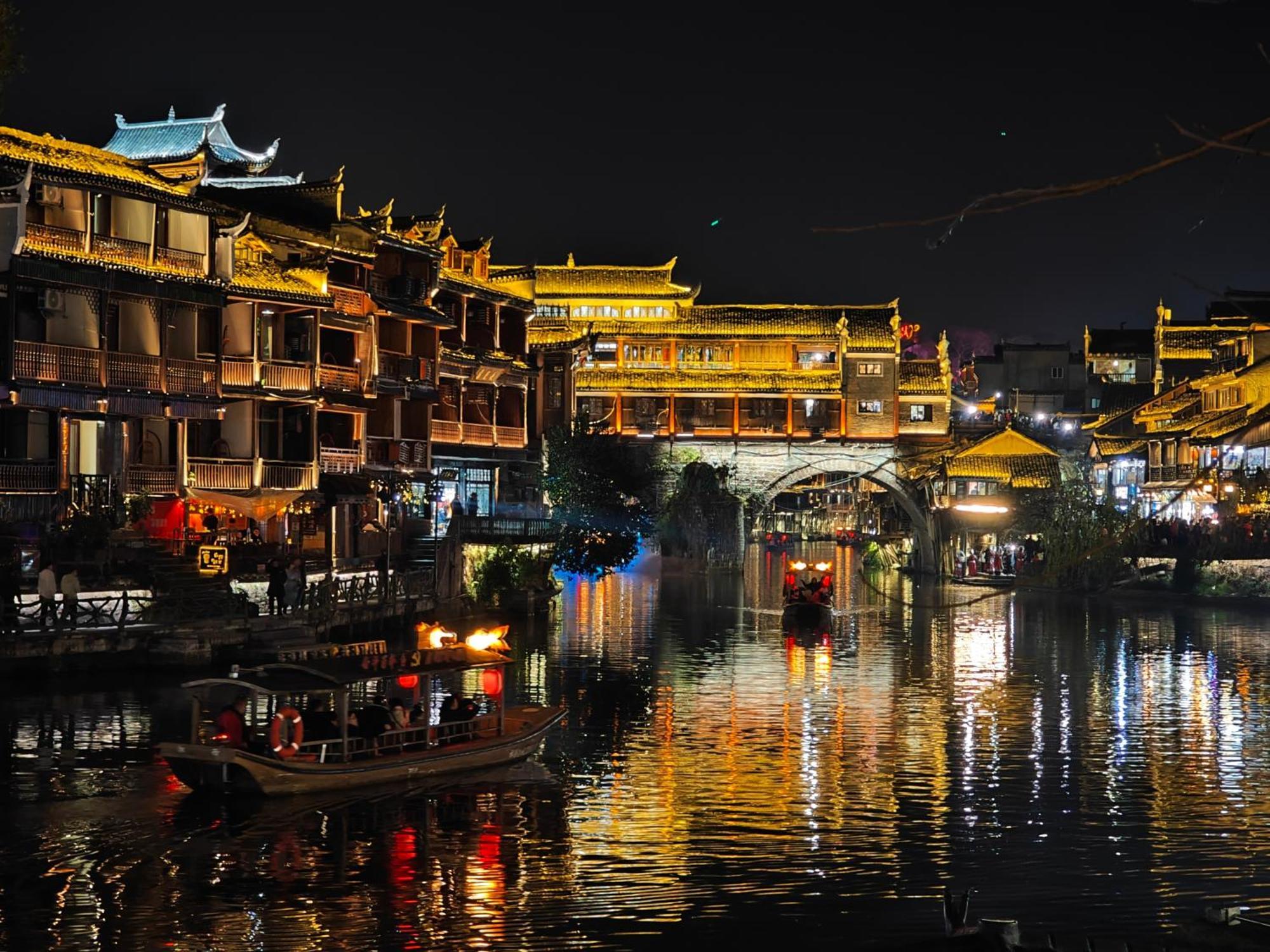 Fenghuang Memory Linjiang Inn Екстериор снимка