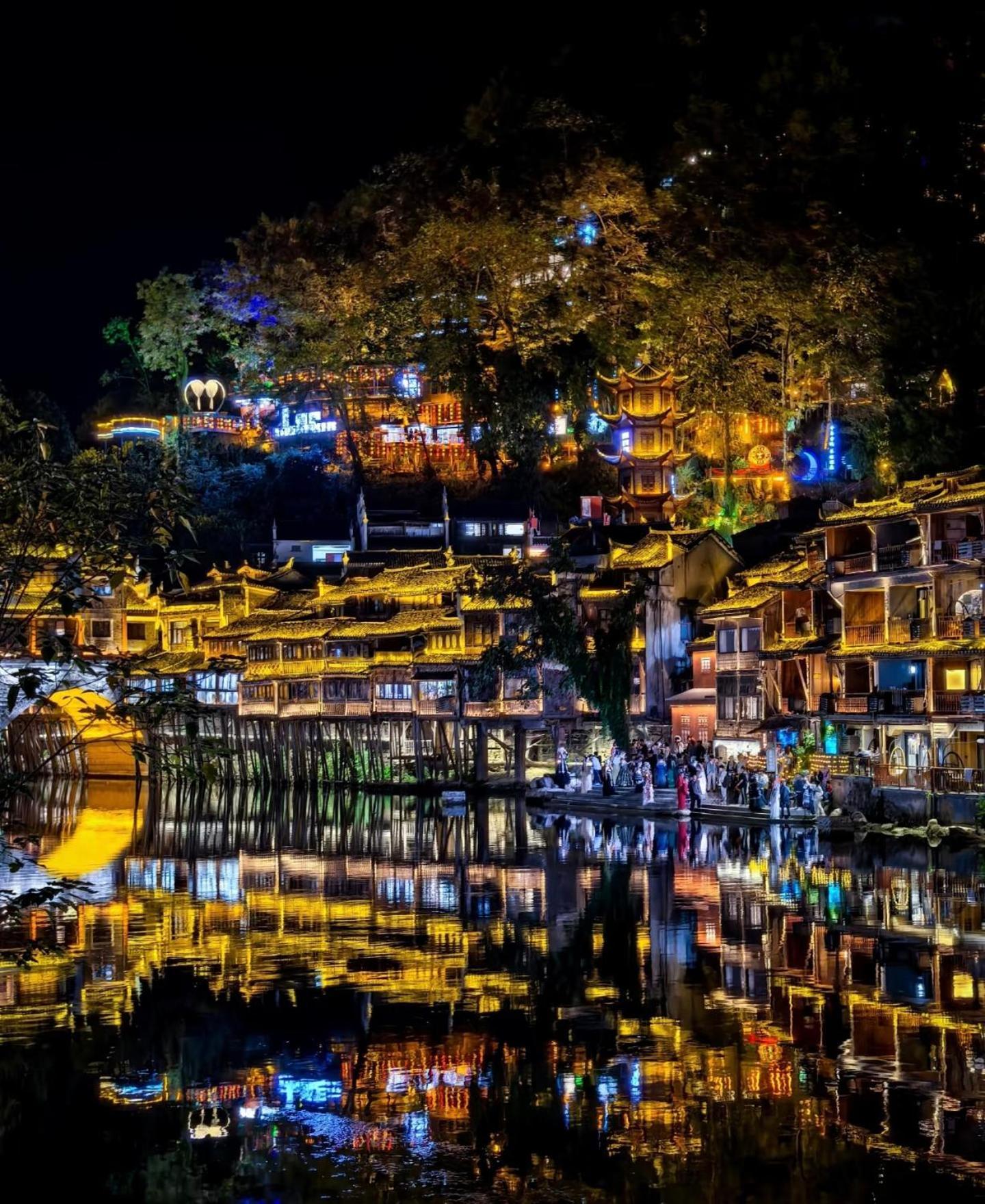 Fenghuang Memory Linjiang Inn Екстериор снимка