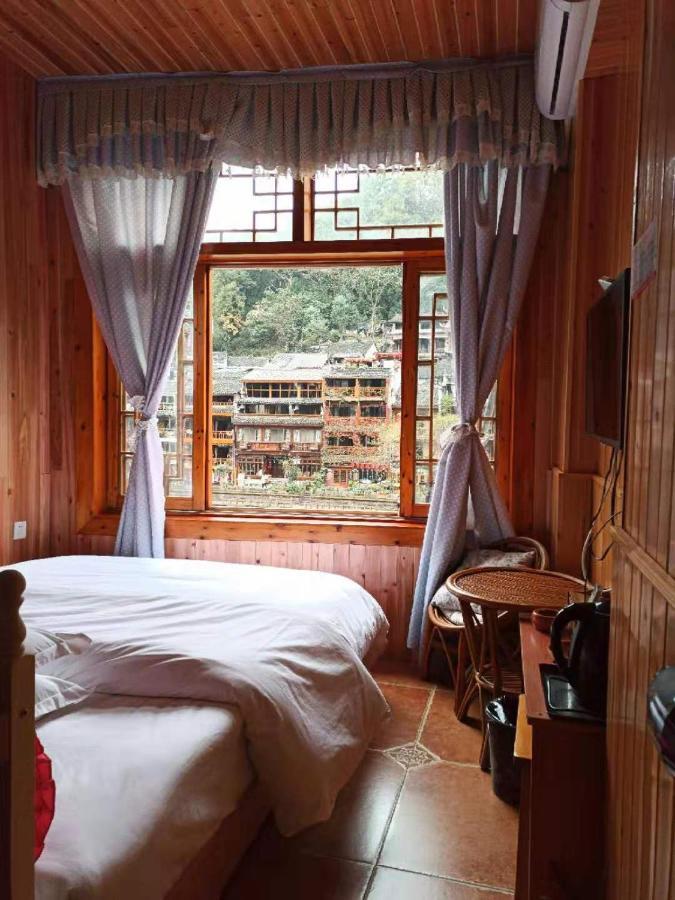 Fenghuang Memory Linjiang Inn Екстериор снимка
