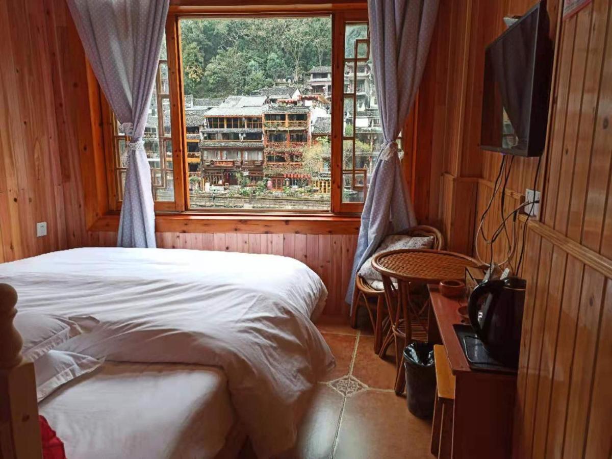 Fenghuang Memory Linjiang Inn Екстериор снимка